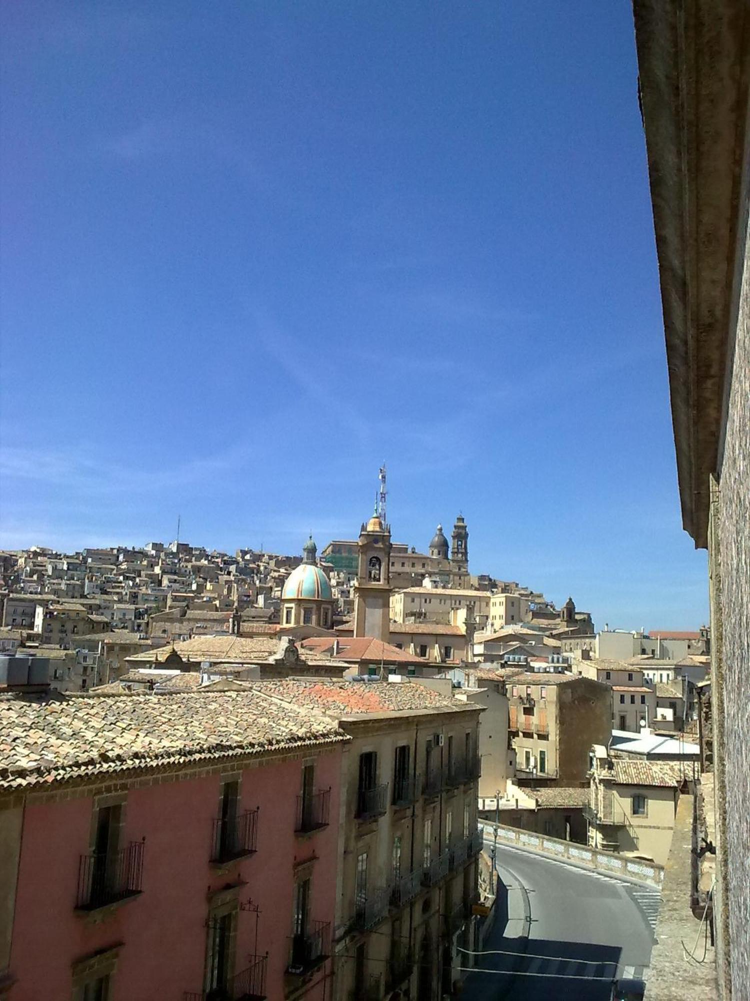 Gualtiero Camere & Suite Caltagirone Extérieur photo